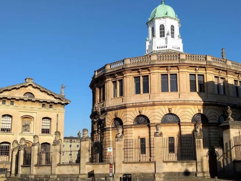 Oxford: Town & Gown Walking Tour - Christ Church area and the Oxford campus feel in motion