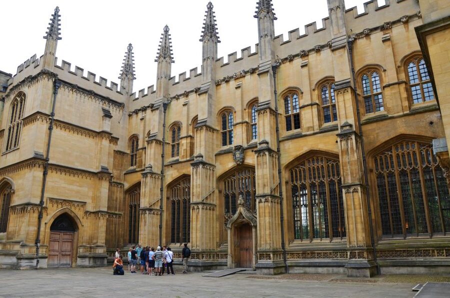 Oxford: University and City Walking Tour with Alumni Guide - Harry Potter Film Spots and the Oxford That Inspired Fiction
