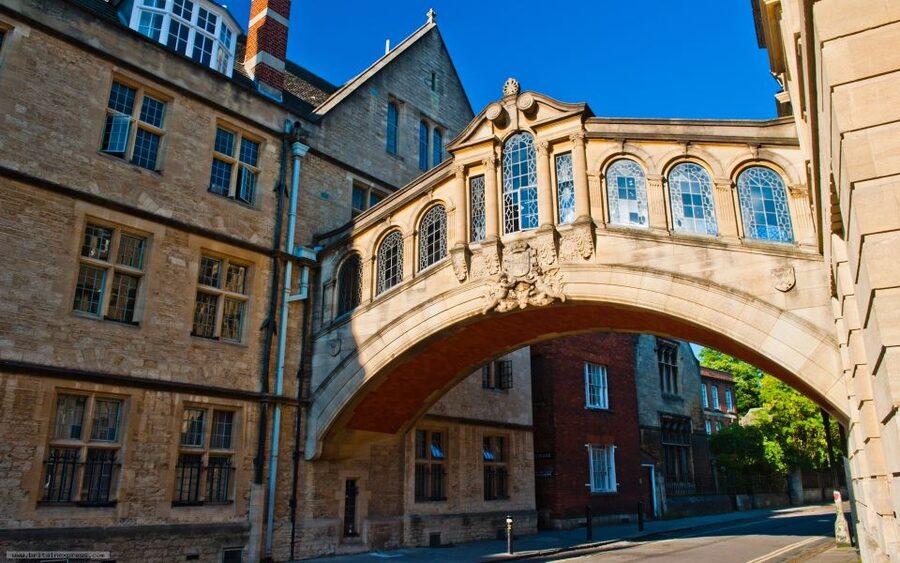 Oxford: University and City Walking Tour with Alumni Guide - Summer Planning: Divinity School Access Can Be a Dealbreaker