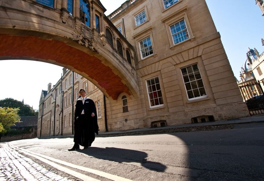 Oxford University: Guided Small Group Walking Tour - The Stories You’ll Hear: Traditions, Famous Names, and Humor