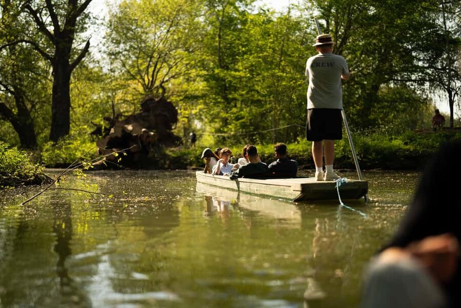 Oxford University Walk & Punt Tour by Alumni™ & New College - The 1.5-Hour Walk: What You Really See in Oxford