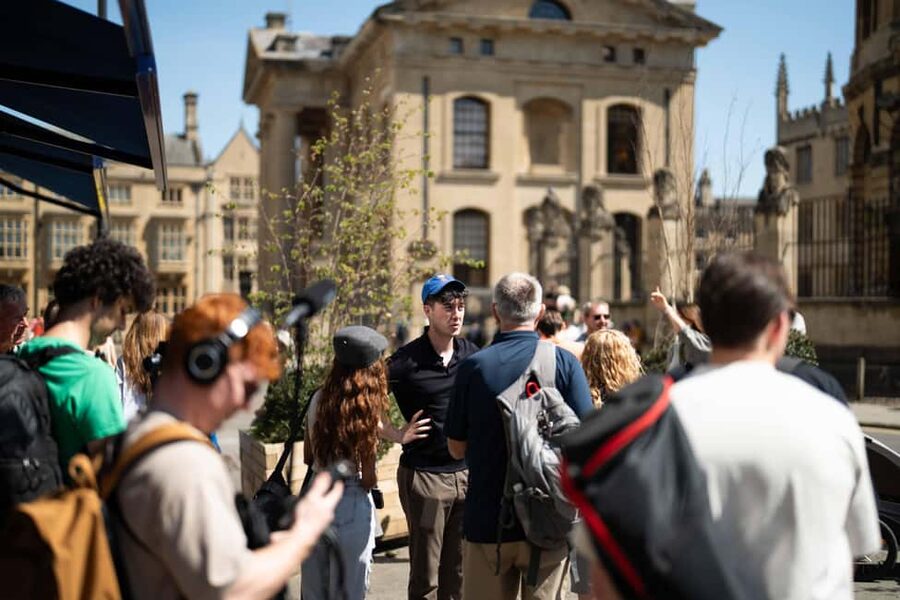 Oxford University: Walking Tour By Alumni™ & New College - Key highlights that matter on the ground