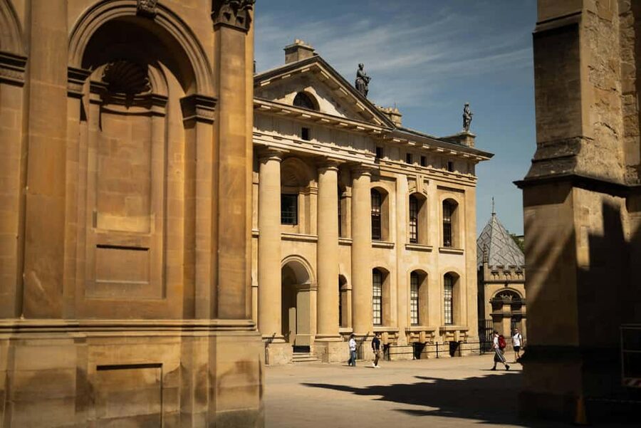 Oxford University: Walking Tour By Alumni™ & New College - Sheldonian Theatre and the Divinity School: Oxford’s big performance energy