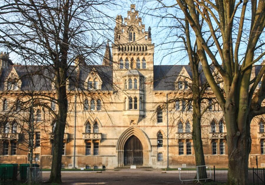 Oxford University: Walking Tour By Alumni™ & New College - All Souls, St Mary the Virgin, and Merton College: the quiet corners you remember