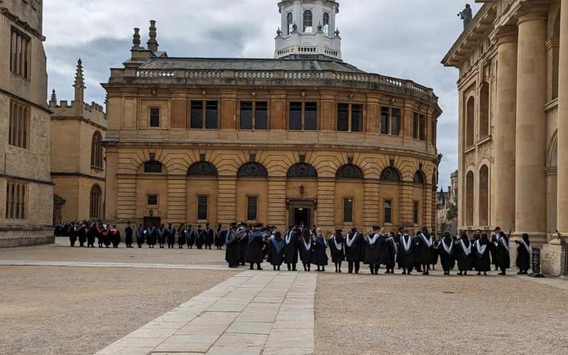Oxford Walking Tour: Magic, University & Harry Potter Sites - Theo’s Café and why the start sets the tone