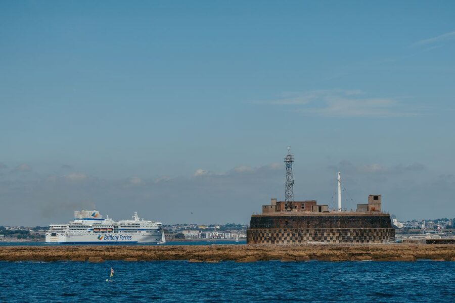 Plymouth: 1-Hour Scenic Harbour Cruise - Dockyard time: warships and nuclear submarines from the water