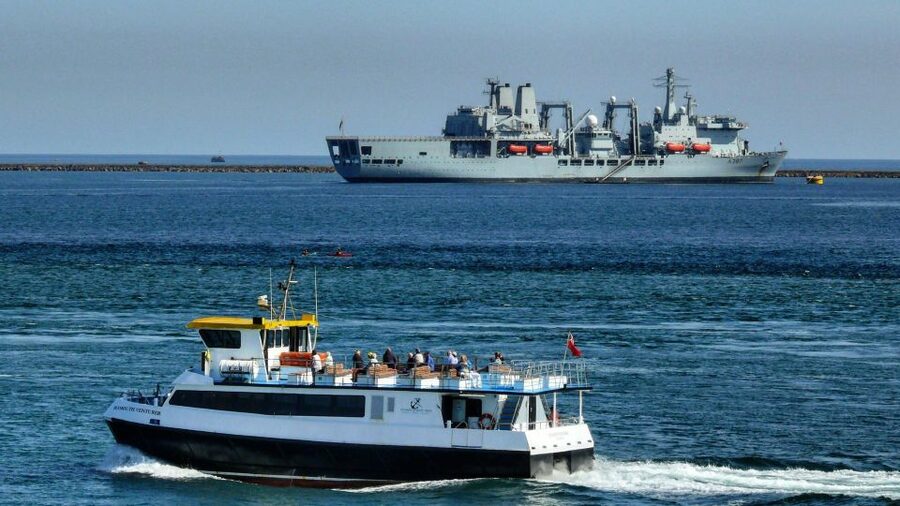 Plymouth: 1-Hour Scenic Harbour Cruise - Onboard comfort: toilets, bar, blankets, and how the commentary lands