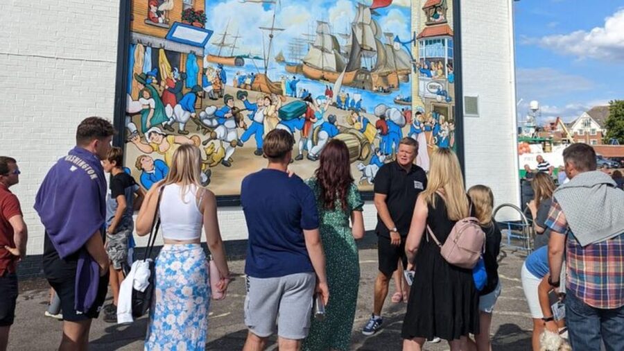 Portsmouth: Old Portsmouth Historical Walking Tour - Blue plaques, history books, and what gets left out