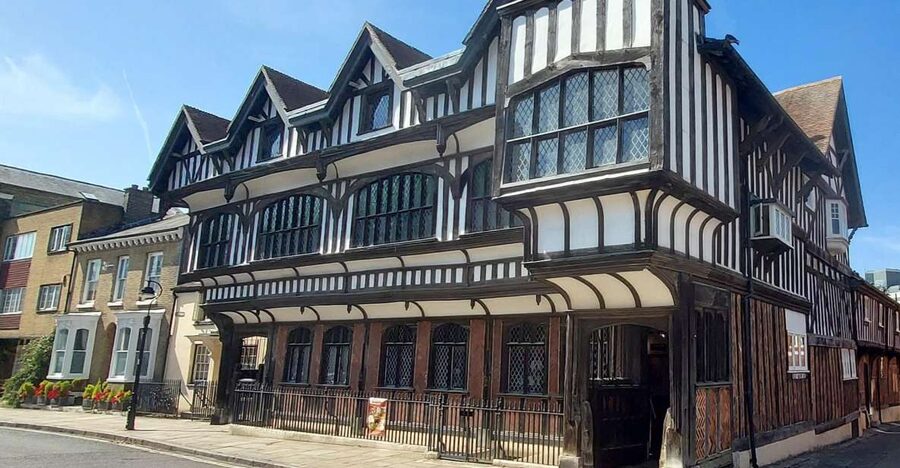 Private Southampton Walking Tour - Meeting at the Bargate lion, then getting your bearings fast