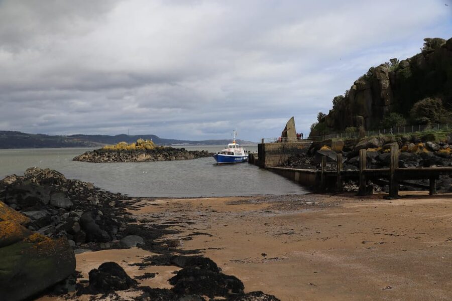 Queensferry: Sightseeing Cruise to Inchcolm Island - From Queensferry to Inchcolm, with the Forth Bridges as your opening act