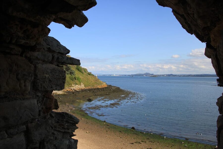 Queensferry: Sightseeing Cruise to Inchcolm Island - Beach time and Edinburgh in the distance
