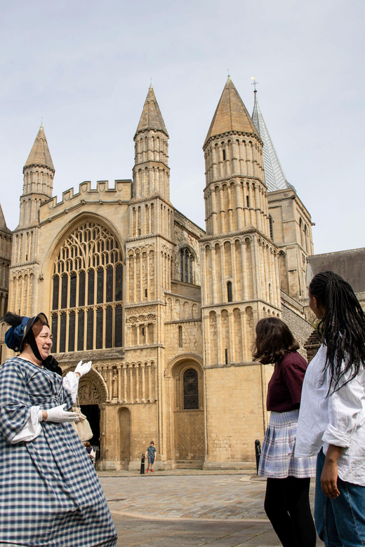 Rochester, Kent: Costumed Guided Tour - Pilgrims, Prisoners, and Ordinary Lives on the Medway Stage