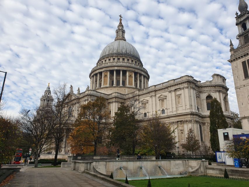 Roman Ruins to Blitz Bombings: London's Fiery History - Guildhall, St Paul’s, and the finish at Ye Olde Cheshire Cheese