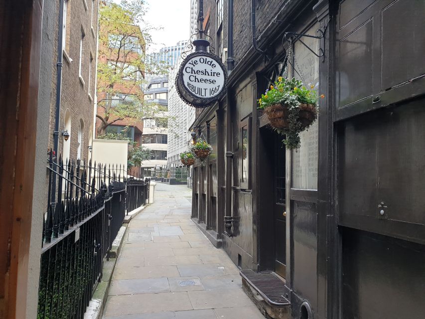 Roman Ruins to Blitz Bombings: London's Fiery History - Roman Wall of Londinium: seeing Londinium without leaving the pavement