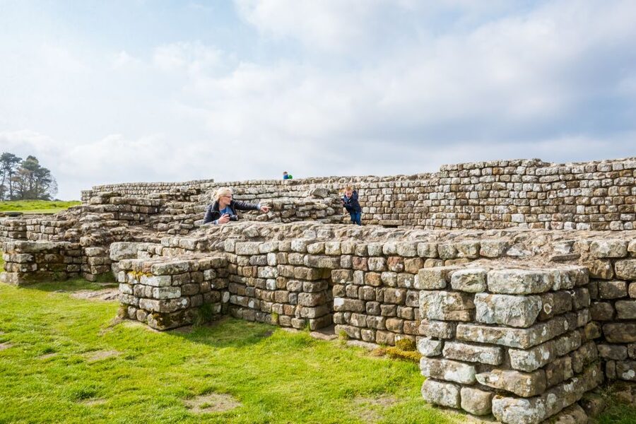 Rosslyn Chapel and Hadrian's Wall Small Group Day Tour - Housesteads Fort and the free Wall walk: your best photo time