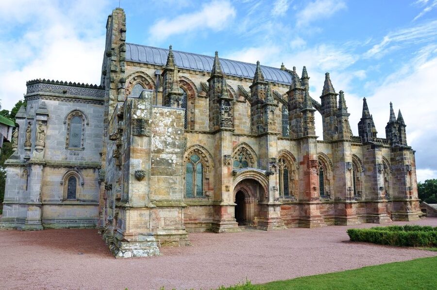 Rosslyn Chapel & Scottish Borders Tour from Edinburgh - Melrose Abbey and Melrose town: heart-of-Robert-the-Bruce lore and closure reality