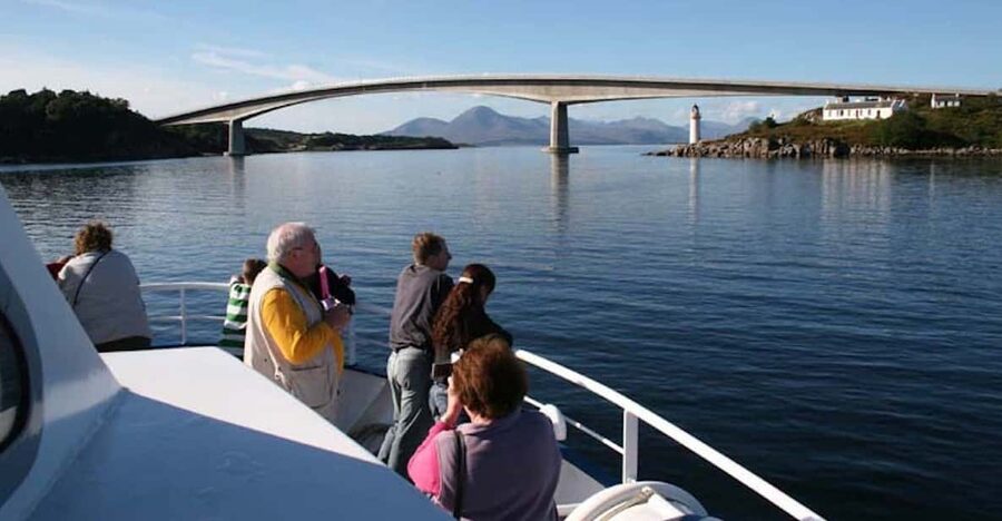 Scottish Highlands: Isle of Skye Glass-Bottom Boat Tour - The 2-hour flow: seals, birds, and wildlife viewing above and below