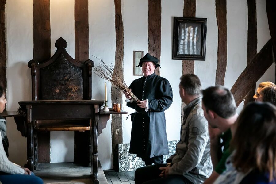 Shakespeare's Schoolroom and Guildhall Entrance Tickets - Medieval wall paintings in the priest’s chapel: small space, big payoff