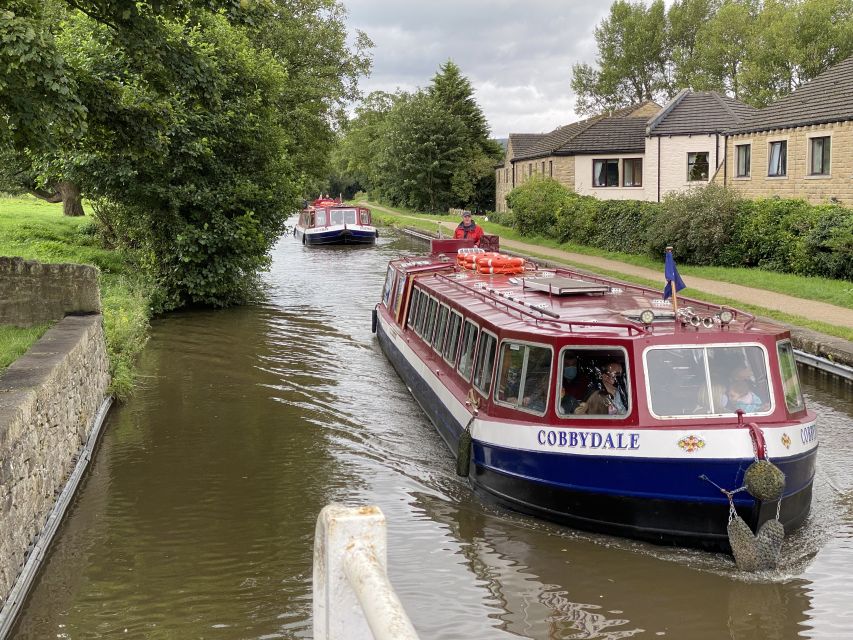 Skipton: 1-Hour Canal Cruise - A 1-hour Skipton canal cruise that works even when plans wobble