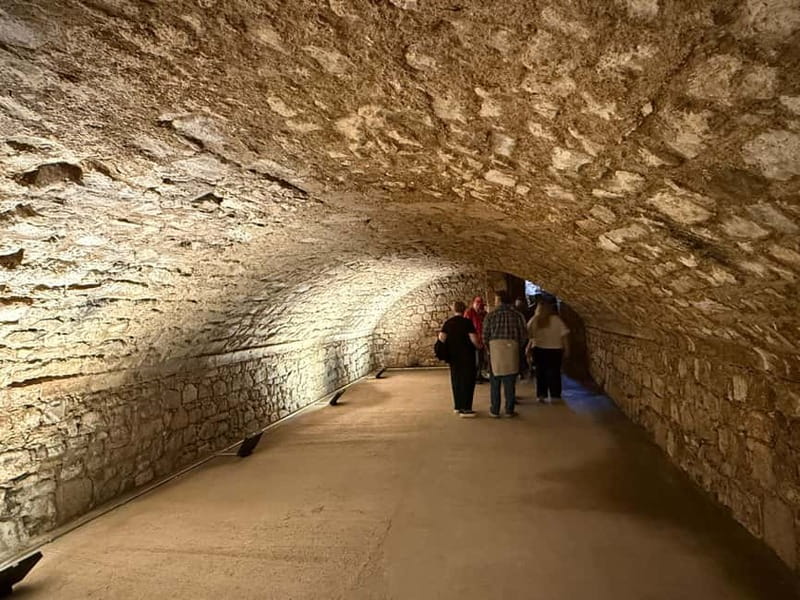 Southampton: 2 Hour Guided Walking Tour with Medieval Vaults - From the Bargate arch to your first underground clue