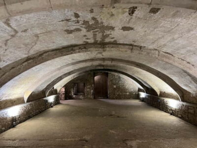 2 Hour Guided Walking Tour with Medieval Vaults