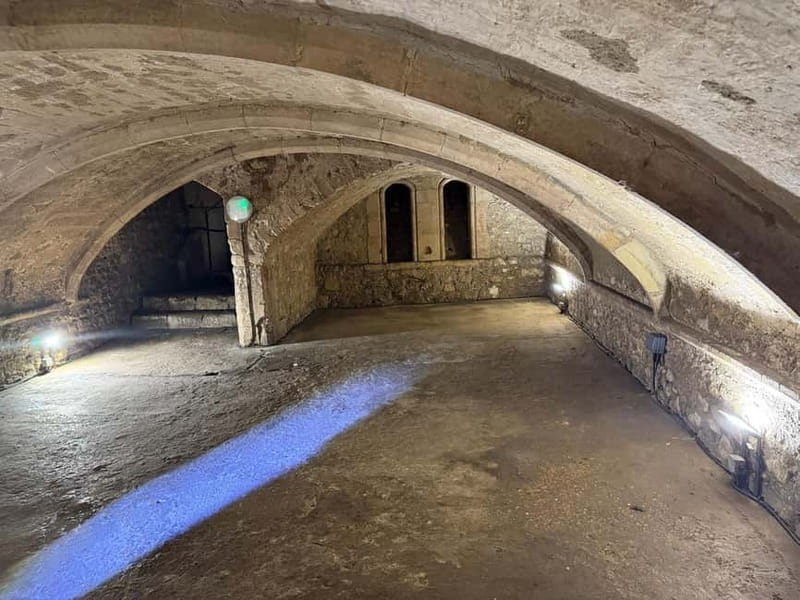 Southampton: 2 Hour Guided Walking Tour with Medieval Vaults - Guide style, sound levels, and what I’d watch for