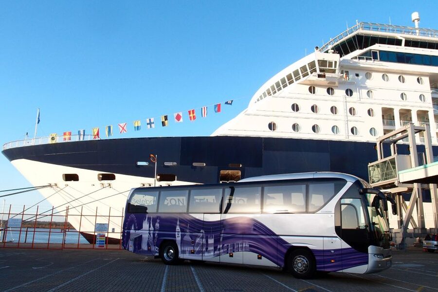 Southampton: Cruise Transfer to London via Stonehenge - Your Stonehenge plan: visitor center, shuttle, then walk the outer circle