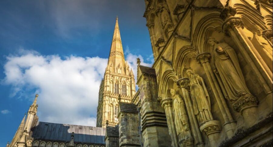 Southampton: Transport to London with 3 Sightseeing Stops - Salisbury Cathedral and the Magna Carta: where the day gets personal