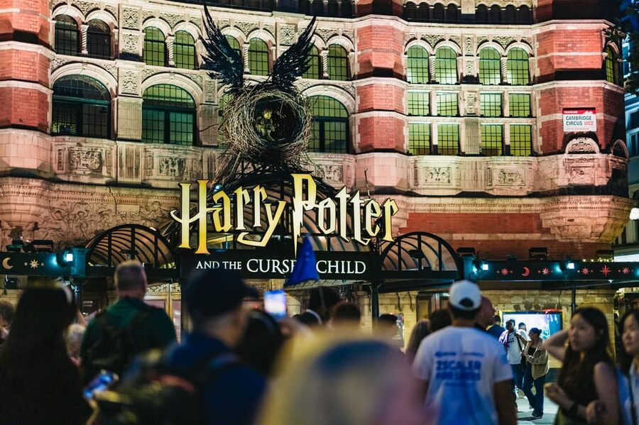Spanish Language : Original Harry Potter Walking Tour - Gringotts Wizarding Bank, Knockturn Alley, and Diagon Alley