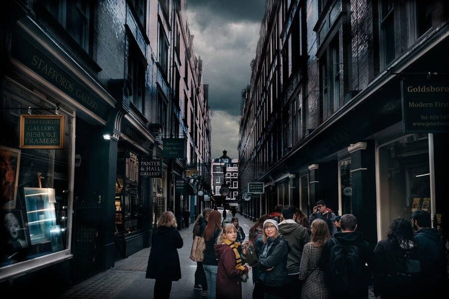 Spanish Language : Original Harry Potter Walking Tour - Great Scotland Yard and Sherlock Holmes’ Pub: When Grit Meets Wizard Lore