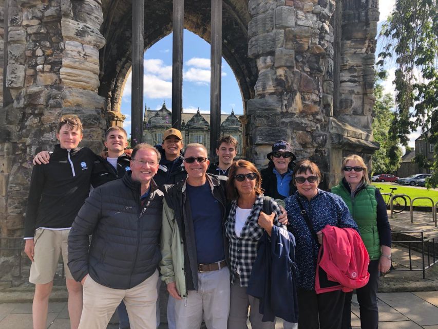 St Andrews: City Highlights Walking Tour with Cocktail - Why this St Andrews walk plus cocktail format works