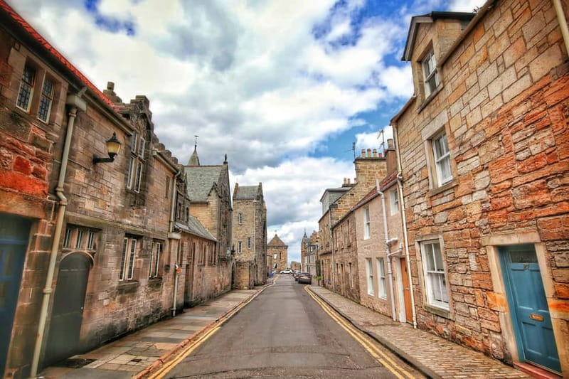 St. Andrews: The Essential Guided Bike & E Bike Tour - Pier, coastal trails, and Lady Braes Walk greenery