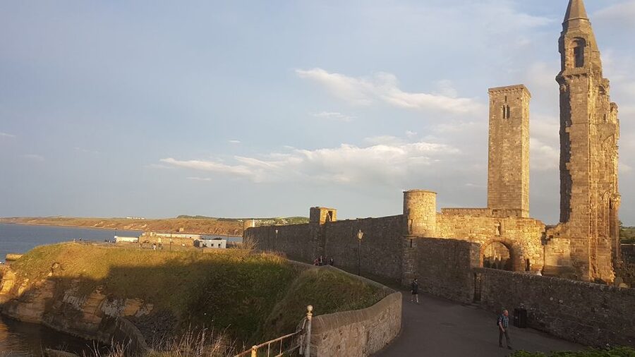St Andrews: Town, Golf, and Old Course History Tour - Walking by the 18th Green, 1st Tee, and the Photo Moment at Swilkan Bridge