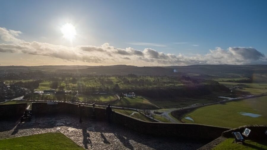 Stirling Castle: Skip-the-Line Guided Tour in Spanish - Stirling Castle in 90 minutes, with the line skipped