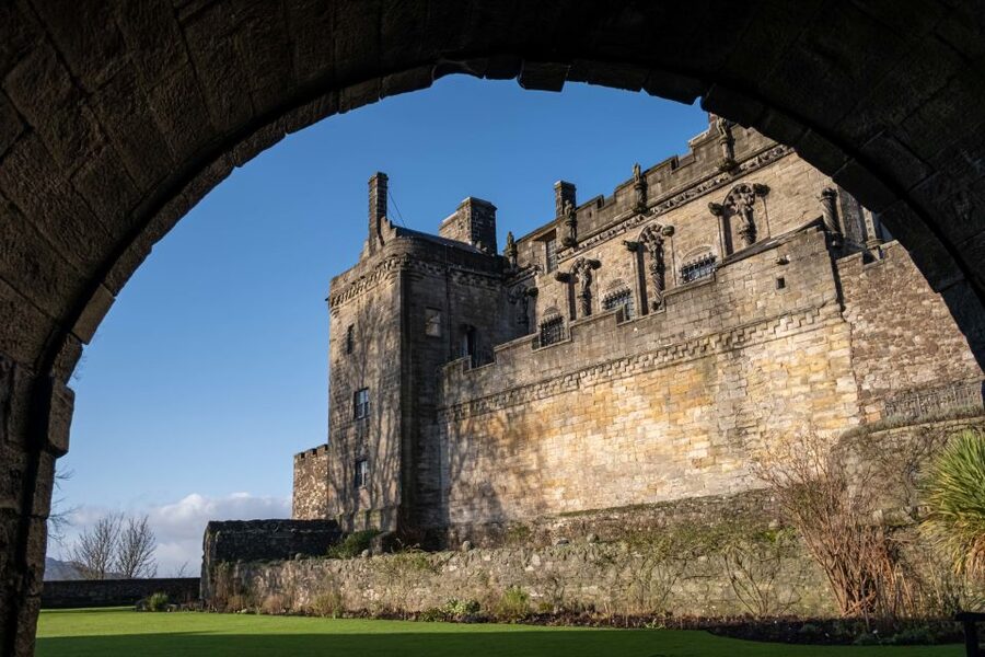 Stirling Castle: Skip-the-Line Guided Tour in Spanish - Sieges and Scotland’s Wars of Independence, with Wallace and Bruce in context