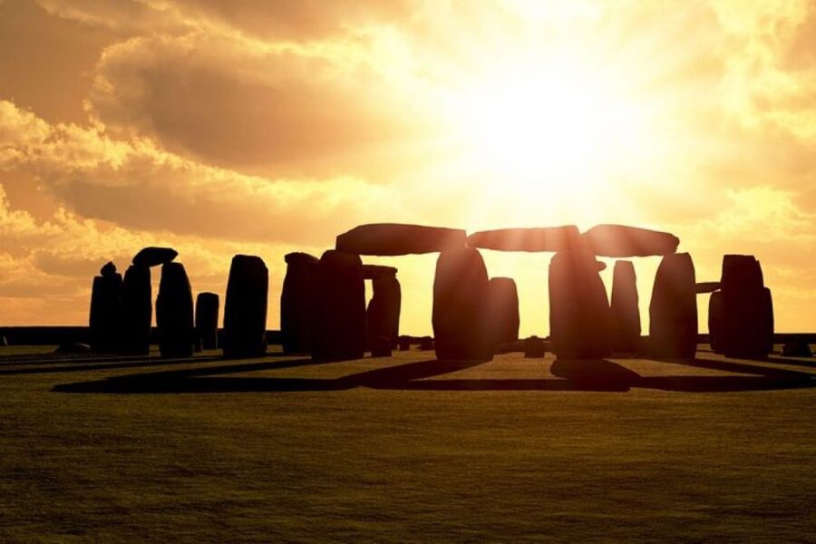 Stonehenge Special Access - Evening Tour from London - Guides make the difference: names you may meet and what they do well