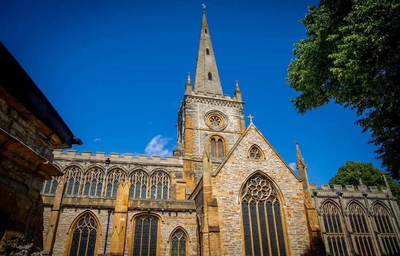 Stratford-upon-Avon: River Cruise & City Audio Tour - Photo Tips from the River: When to Look Up and When to Look Straight Ahead