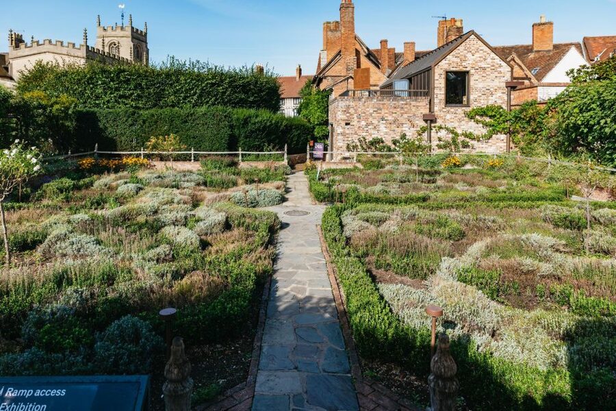 Stratford-upon-Avon: Shakespeare's Birthplace Ticket - The Gardens and the Plants Shakespeare Wrote About
