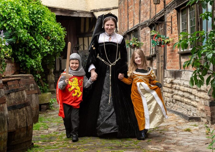 Stratford-upon-Avon: Tudor World Museum Entrance Ticket - Tudor bed, dining room, and the throne room: photo stops that feel functional