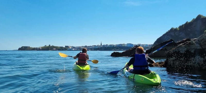 Tenby: Guided Kayaking Adventure - From the harbor slip to Castle Beach: your Tenby Adventure meetup
