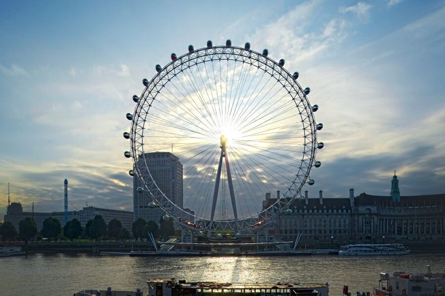 The London Eye Champagne Experience - Express security, then shared capsule: what the boarding feels like