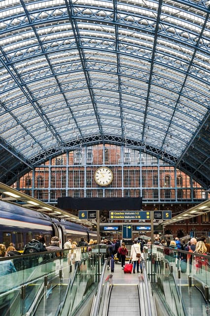 The most complete and exclusive Harry Potter tour in London - The guide’s best trick: matching film scenes to where you stand