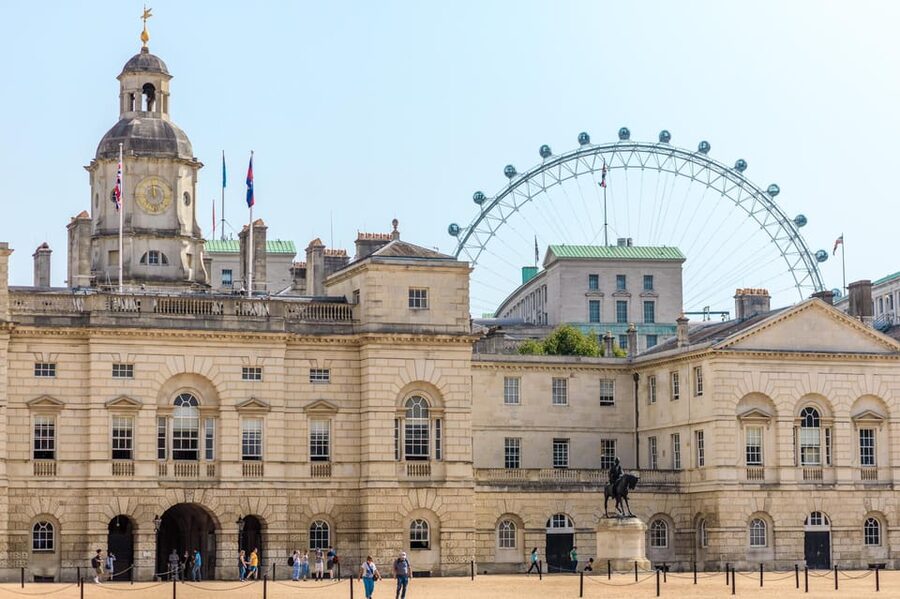 Top London Sights Tour - Christmas Day Special! - Trafalgar Square, 10 Downing Street, and Whitehall Parade viewpoints