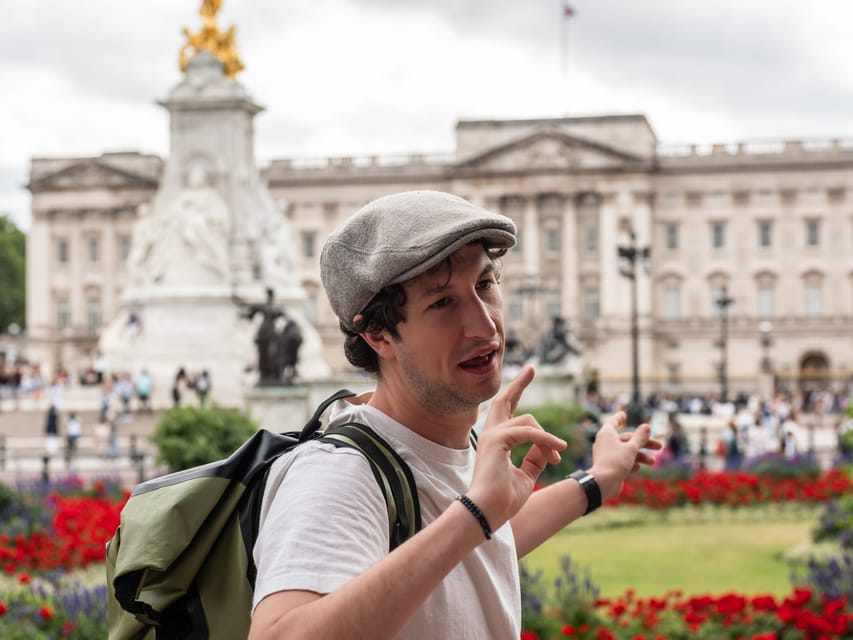 Top London Sights Tour - Christmas Day Special! - Finding the start point outside The Ritz (and why it matters)