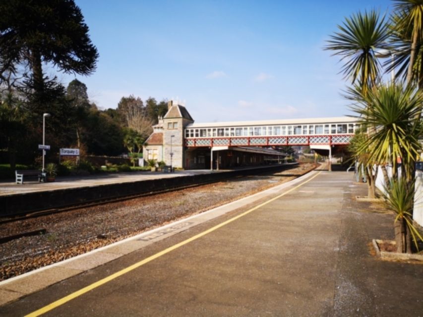 Torquay: The extraordinary life of Agatha Christie tour - Meeting Point and First Impressions at the English Riviera Tourist Office