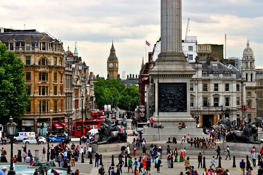 Tour in Italian: Londra in un Giorno - Trafalgar Square break and a classic double-decker ride through the city core