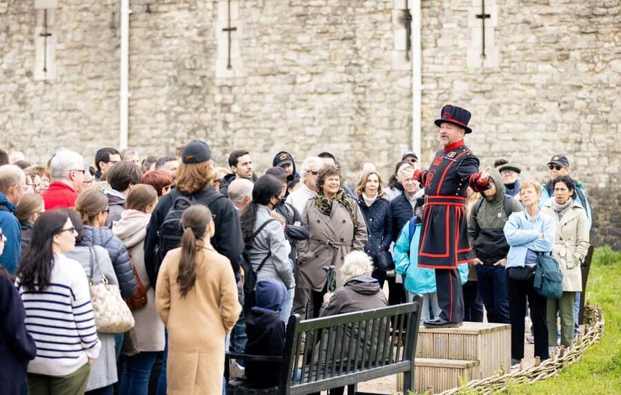 Tower of London: Beefeater Opening Ceremony & Crown Jewels - What Makes This Tour Work So Well