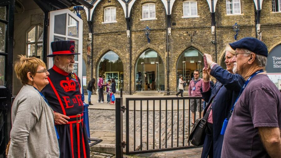Tower of London: Beefeater Opening Ceremony & Crown Jewels - Changing of the Guards: Foot Guards vs Horse Guards Parade