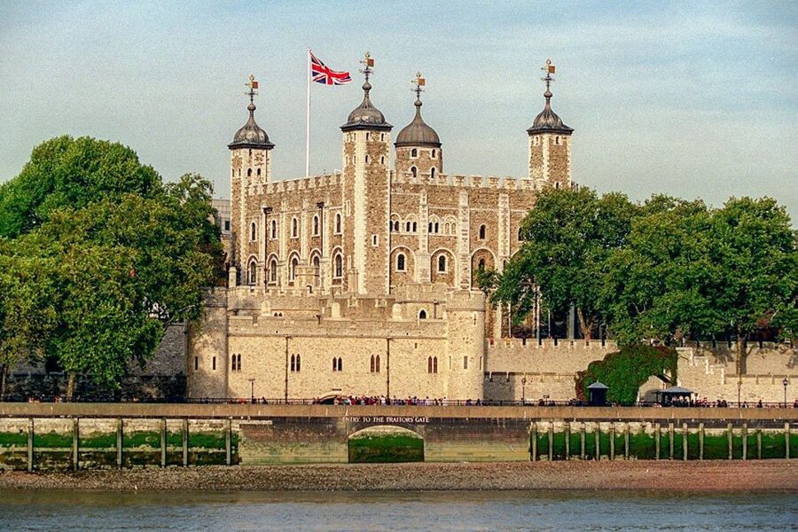 Tower of London Early Access & Beefeater Opening Ceremony - Audio guide and headsets: how to make the tech work for you
