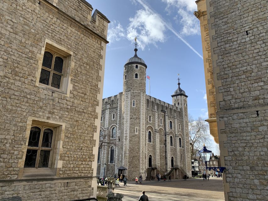 Tower of London Kid-Friendly Private Tour - White Tower and Medieval Tower, where the guide sets the tone